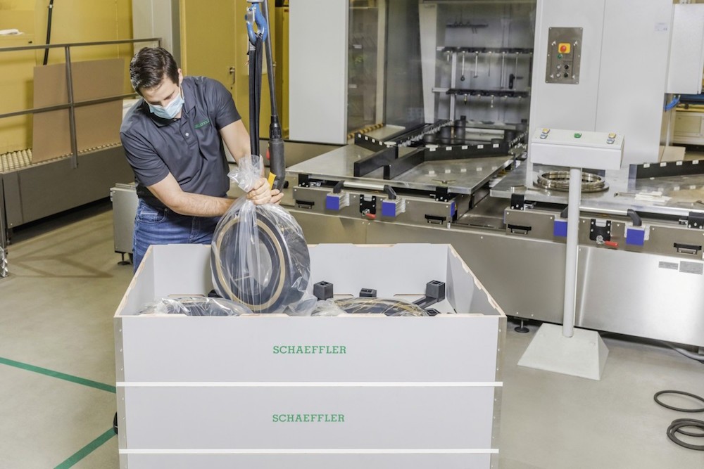 Schaeffler and Flender are introducing an innovative and environmentally friendly packaging system for large bearings